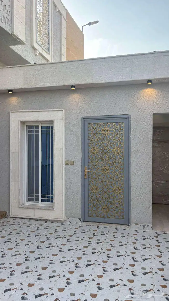 للبيع دور ب فيلا بتصميم عصري وتصميم جميل - ب حي النبلاء 2