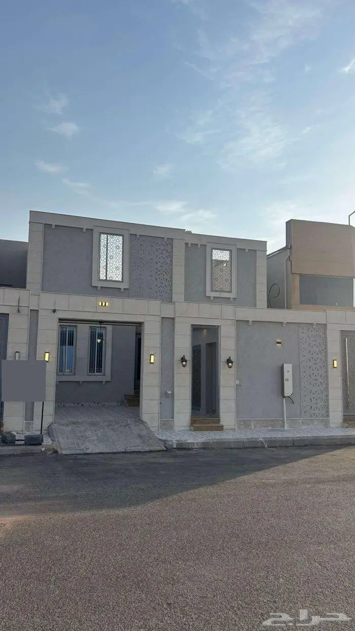 للبيع دور ب فيلا بتصميم عصري وتصميم جميل - ب حي النبلاء 1