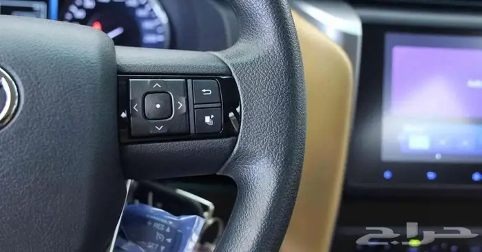 تتوفر فئات تويوتا فورتشنر لمبيعات البنوك ديزل بنزين ربح 0.35 2