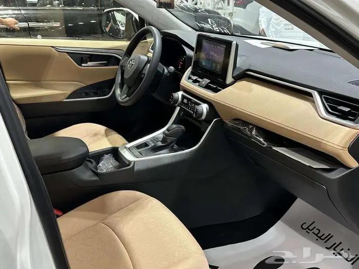 تويوتا راف فور XLE بنزين 2025 4