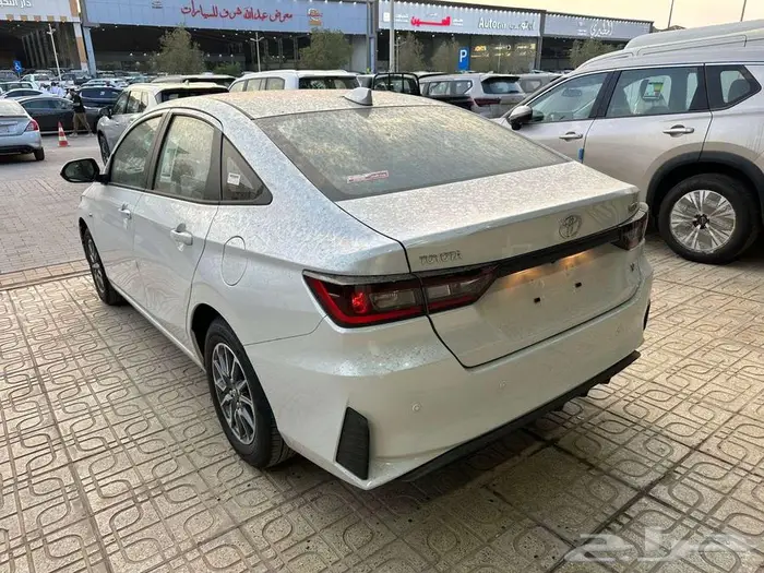 تويوتا يارس استندر y بنزين 2026 5