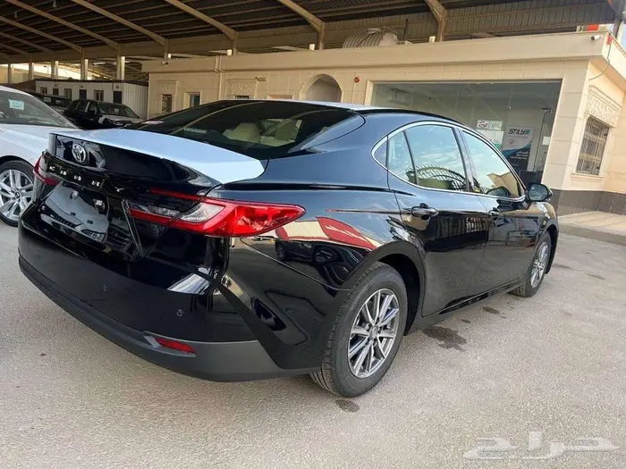 تويوتا كامري E ستاندر بنزين 2025 متاح اقساط و كاش 3