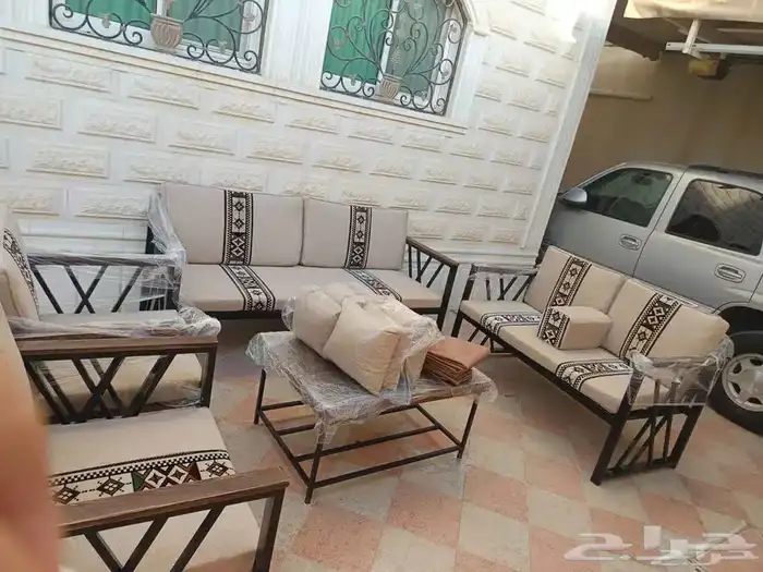 كراسي حديد وكراسي خشب جلسات 9