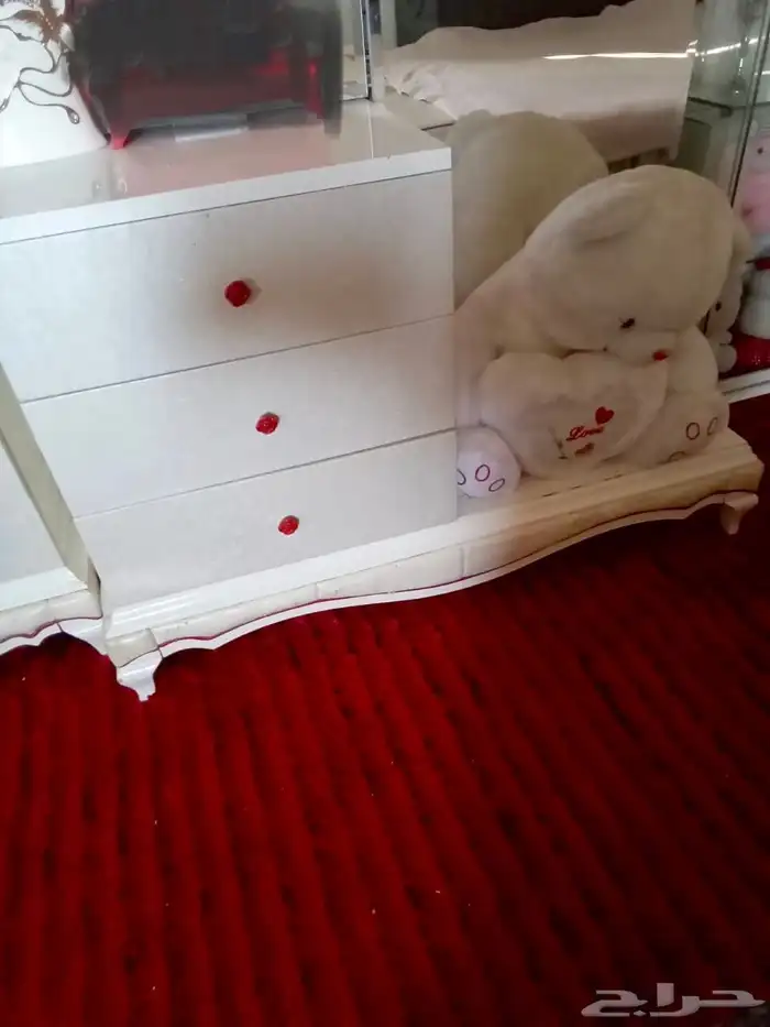 غرف نوم وكنب للبيع 4