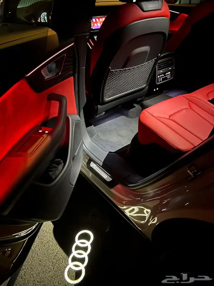 أودي Q8 قمة النظافة بحالة الوكالة 24