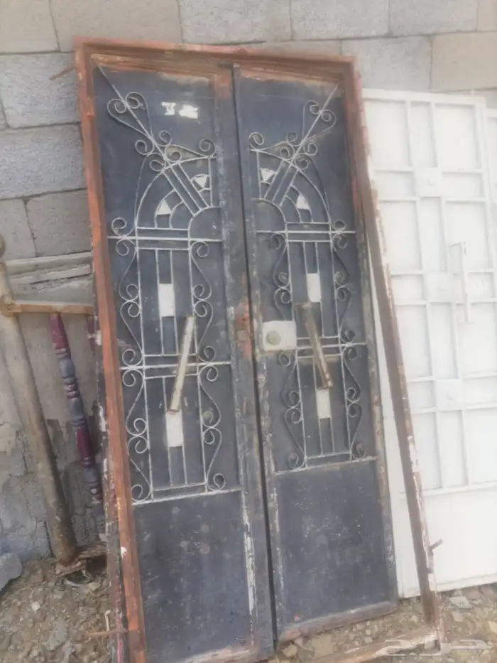 باب حديد للبيع مع الحلق 0