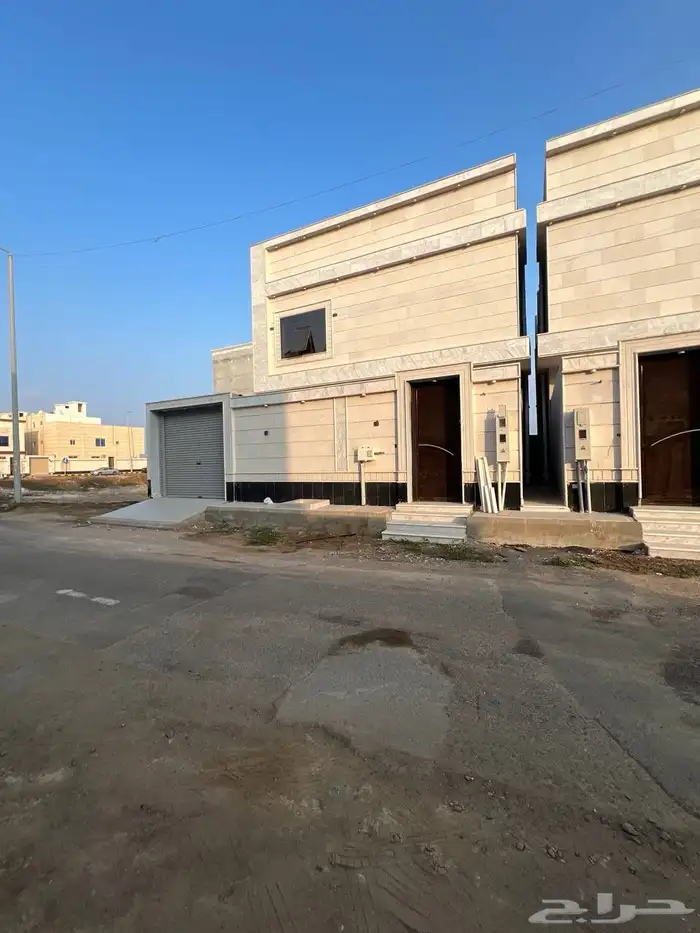 للبيع فيلا دوبلكس دورين وملحق في شمال مدينة جيزان 0