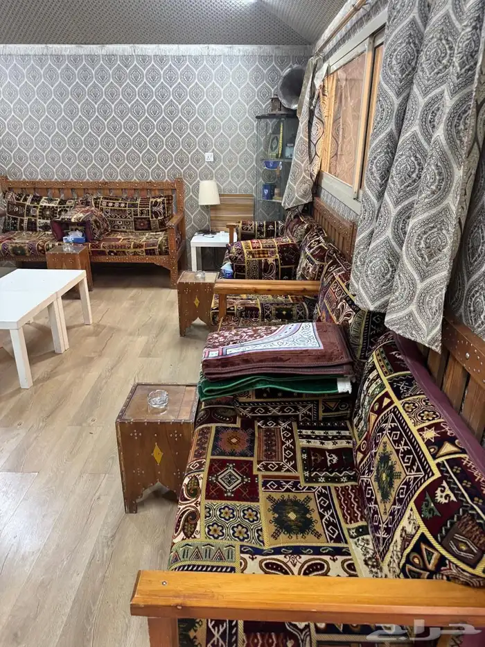 خيمة مع محتوياتها والاغراض 0