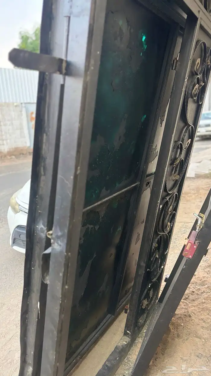 باب حديد فيه صدى شوي البيع اعلى سوم 1