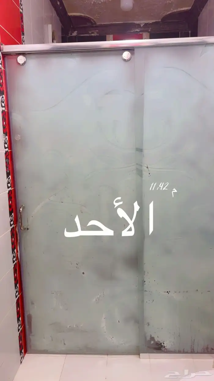 حاجز زجاجي للحمام مع باب. سحاب مترين. لللبيع. المستعجل 2