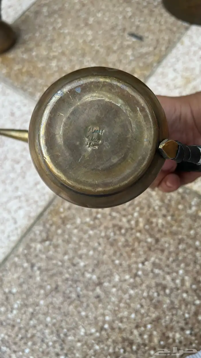 مقتنيات دلال سوريه مع قرب معدن وأباريق ابو تاج هنديه 6