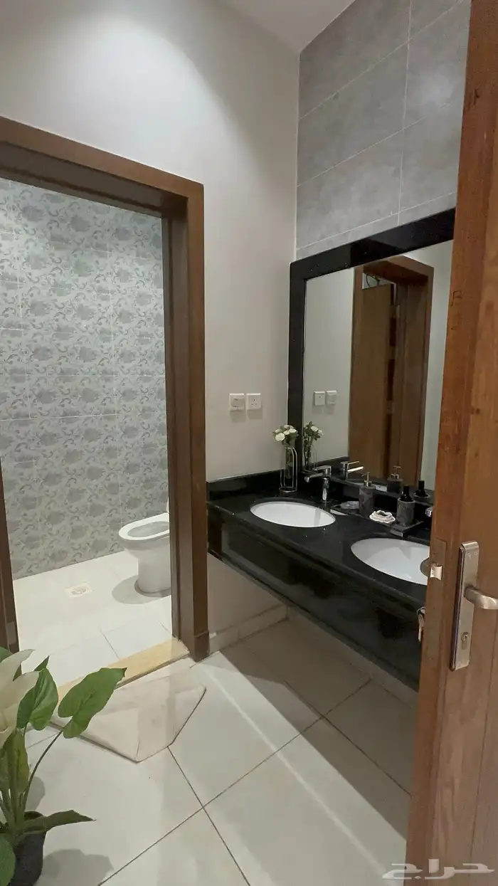 شقة بحي الورود 6 غرف مساحة 230 للإيجار 65 ألف 5