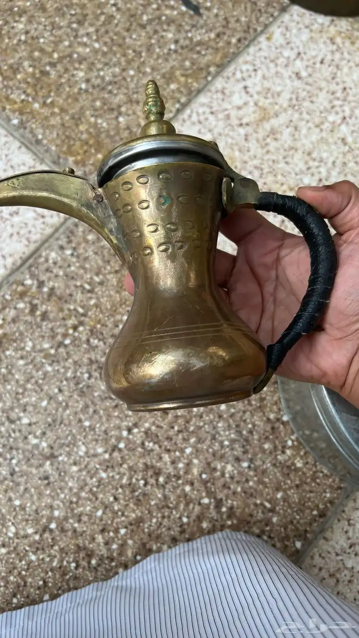 مقتنيات دلال سوريه مع قرب معدن وأباريق ابو تاج هنديه 7