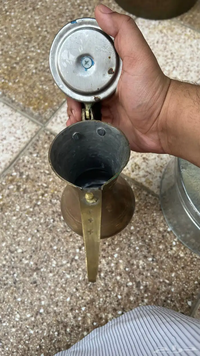 مقتنيات دلال سوريه مع قرب معدن وأباريق ابو تاج هنديه 8