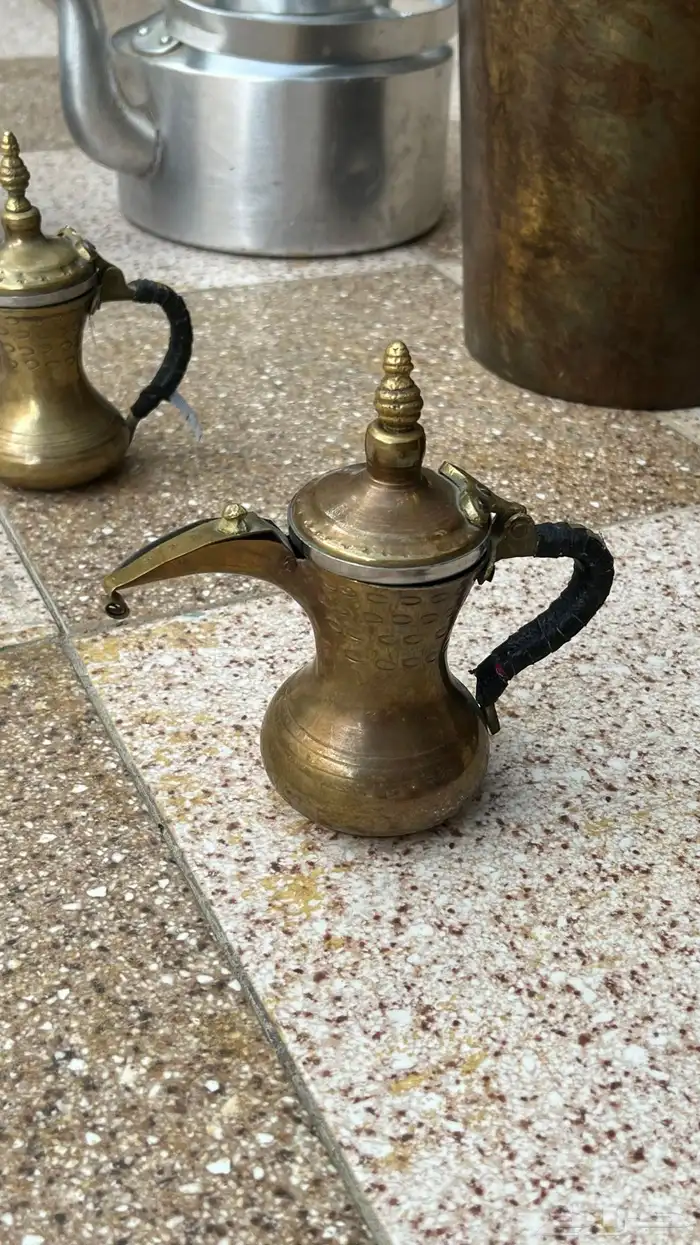 مقتنيات دلال سوريه مع قرب معدن وأباريق ابو تاج هنديه 10