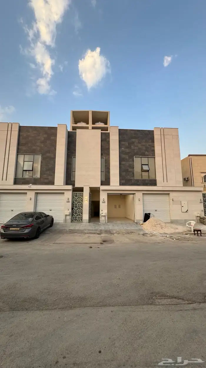 تاون هاوس علوي مع سطح في حي الخليج 0