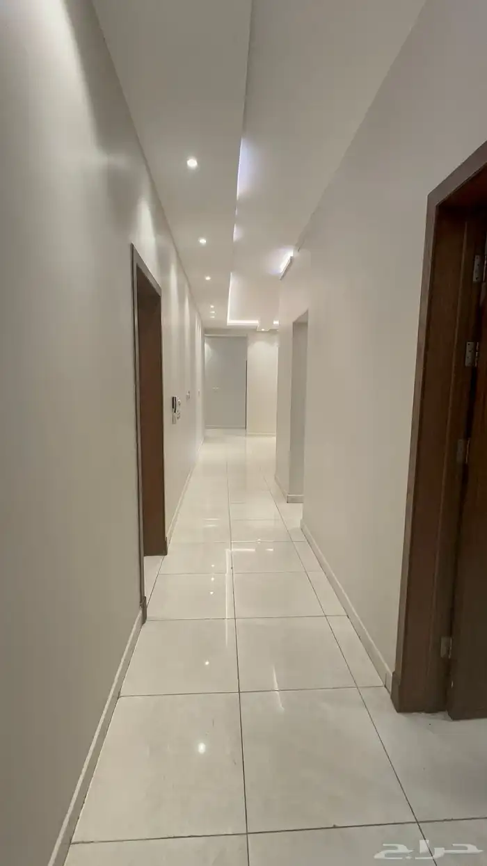 شقة بحي الورود 6 غرف مساحة 230 للإيجار 65 ألف 1