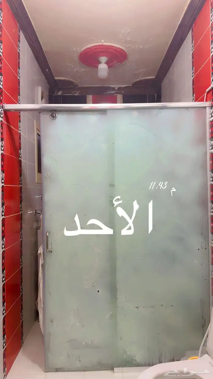 حاجز زجاجي للحمام مع باب. سحاب مترين. لللبيع. المستعجل 1