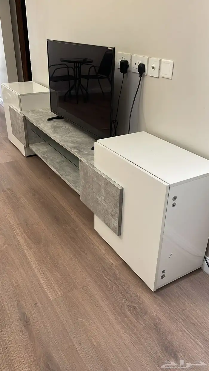 للبيع مكتبة تلفزيون على السوم شاريته من المطلق جديده ونظيفه 0