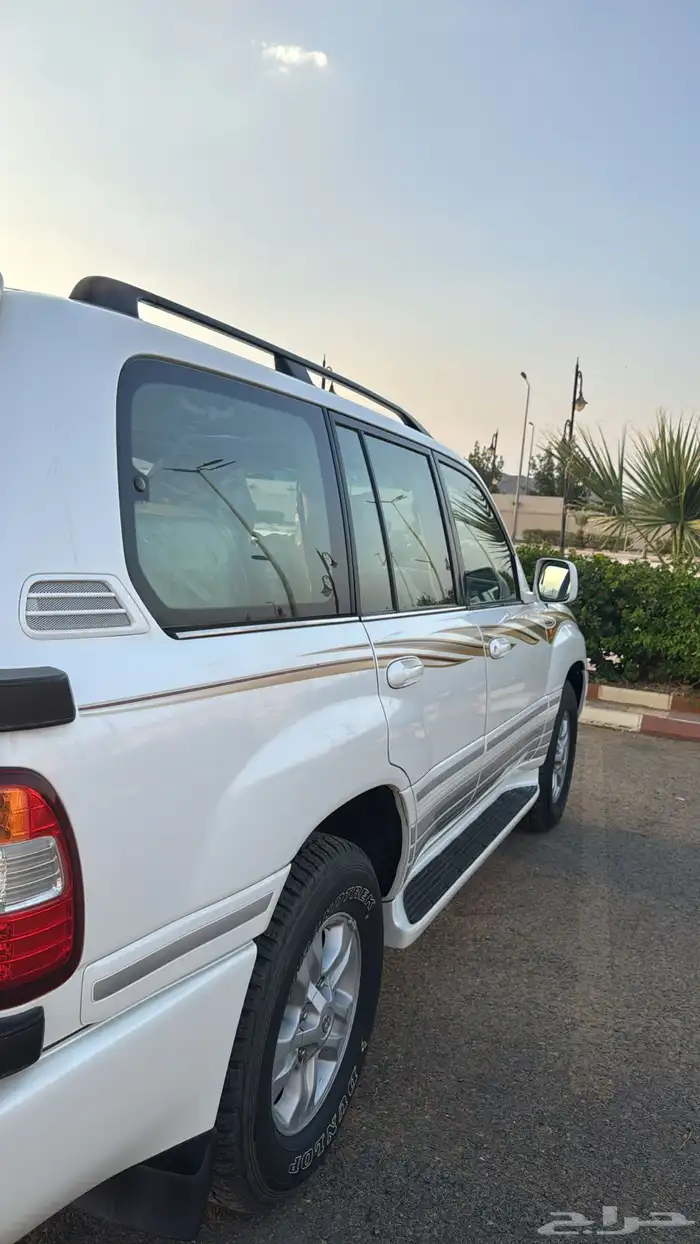 تويوتا لاندكروزر VXR مخزن بريمي 2006 13