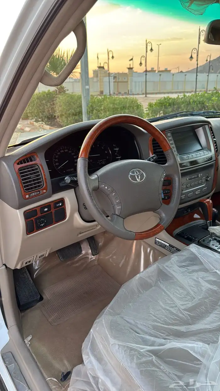 تويوتا لاندكروزر VXR مخزن بريمي 2006 14