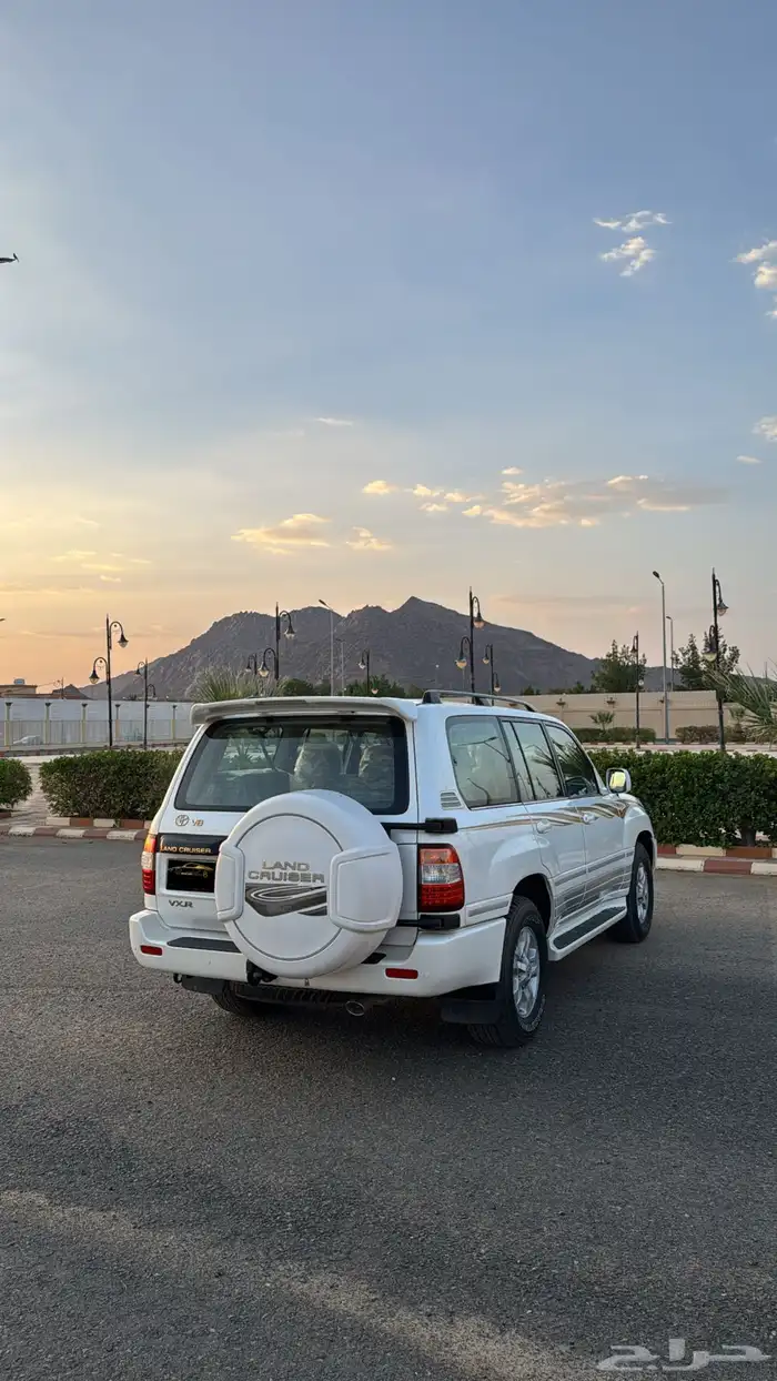 تويوتا لاندكروزر VXR مخزن بريمي 2006 12