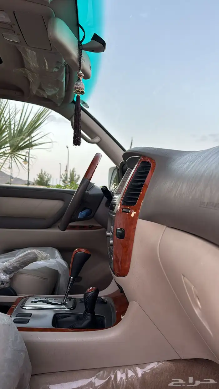 تويوتا لاندكروزر VXR مخزن بريمي 2006 25