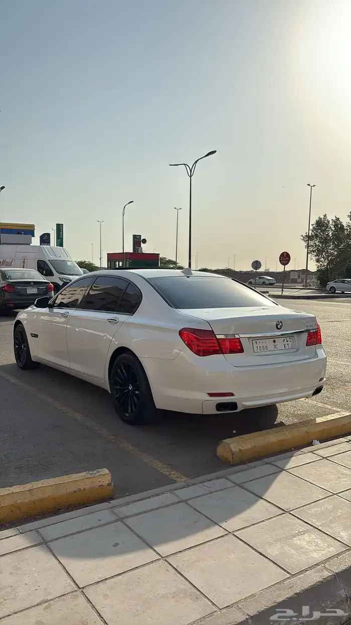 بي ام 740il 1