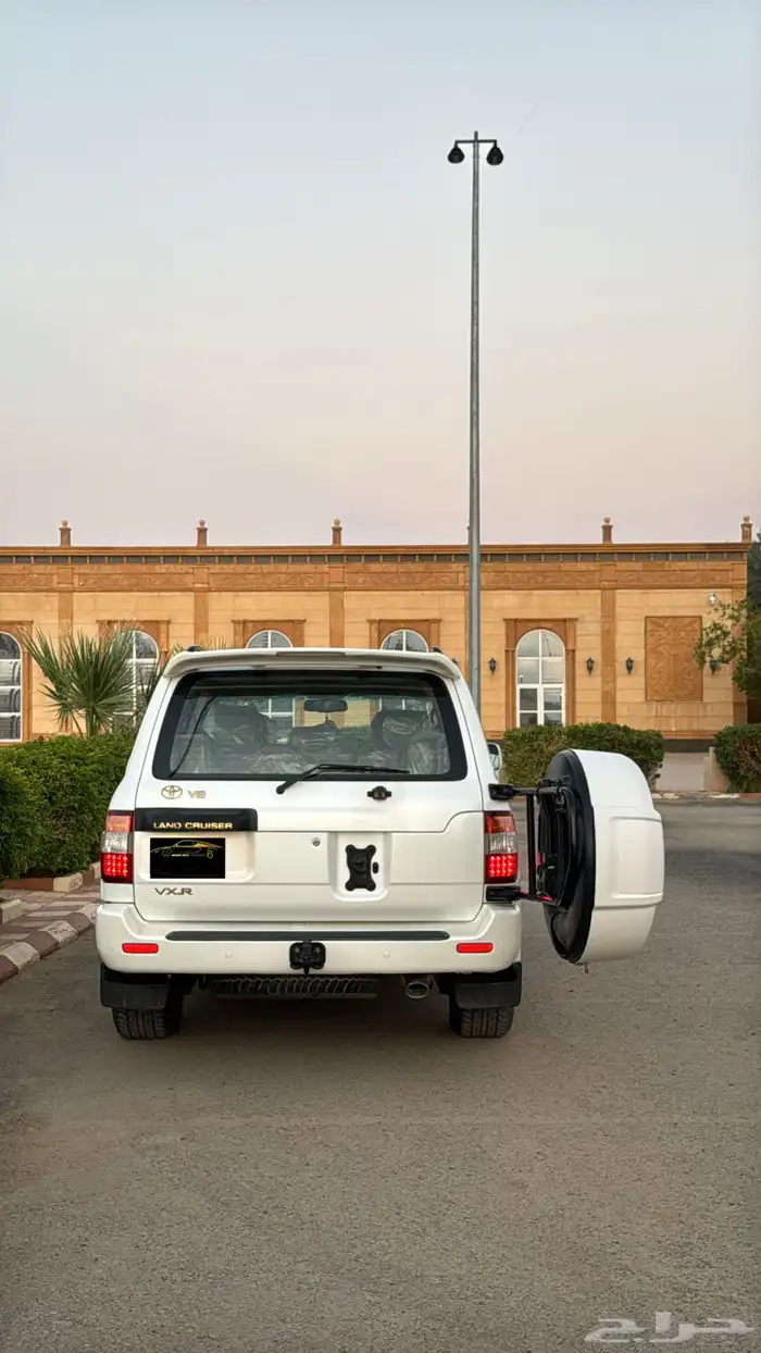تويوتا لاندكروزر VXR مخزن بريمي 2006 32