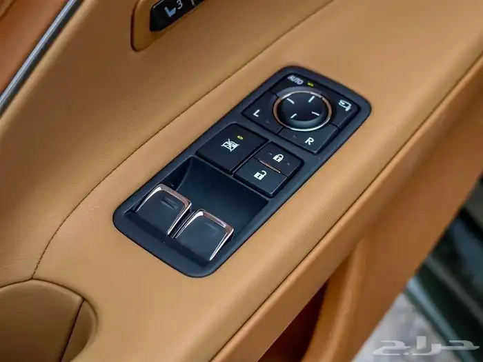 للبيع لكزز LC500 موديل شبه اصفار V8 وارد كندا 4