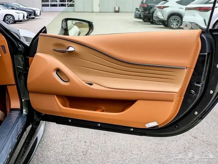للبيع لكزز LC500 موديل شبه اصفار V8 وارد كندا 9