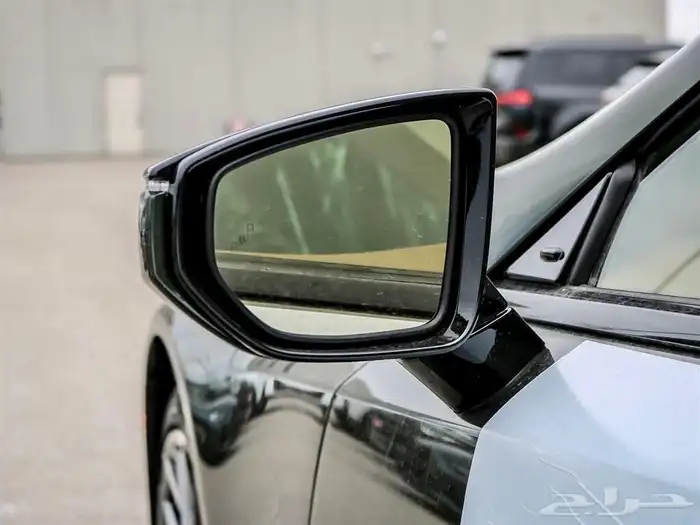 للبيع لكزز LC500 موديل شبه اصفار V8 وارد كندا 3