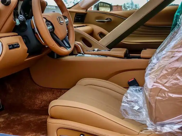 للبيع لكزز LC500 موديل شبه اصفار V8 وارد كندا 6