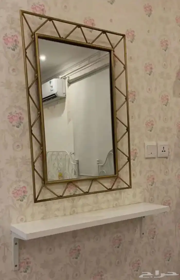 سرير ومرايا 1