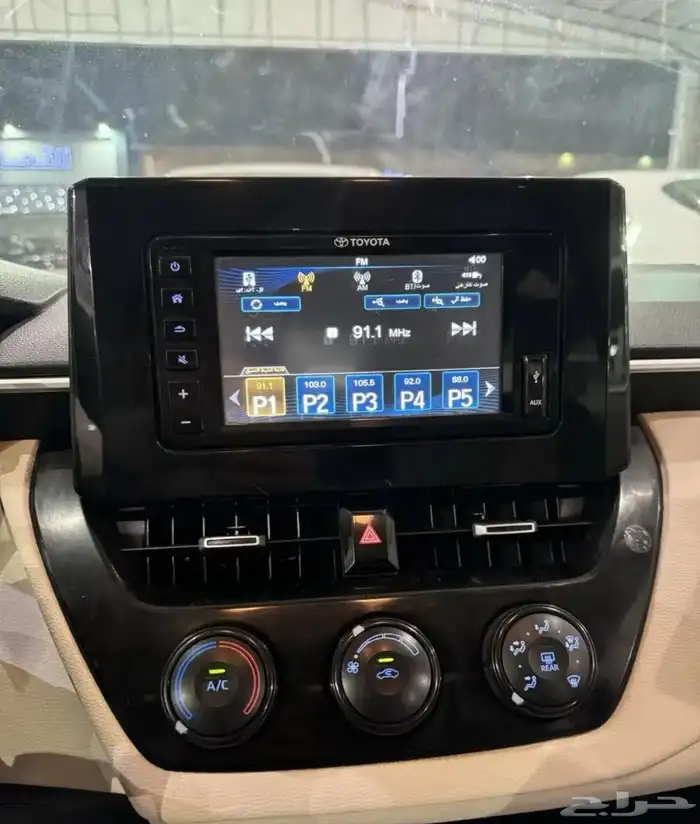 شاشة تايوتا كورلا اصليه نظيفه 0