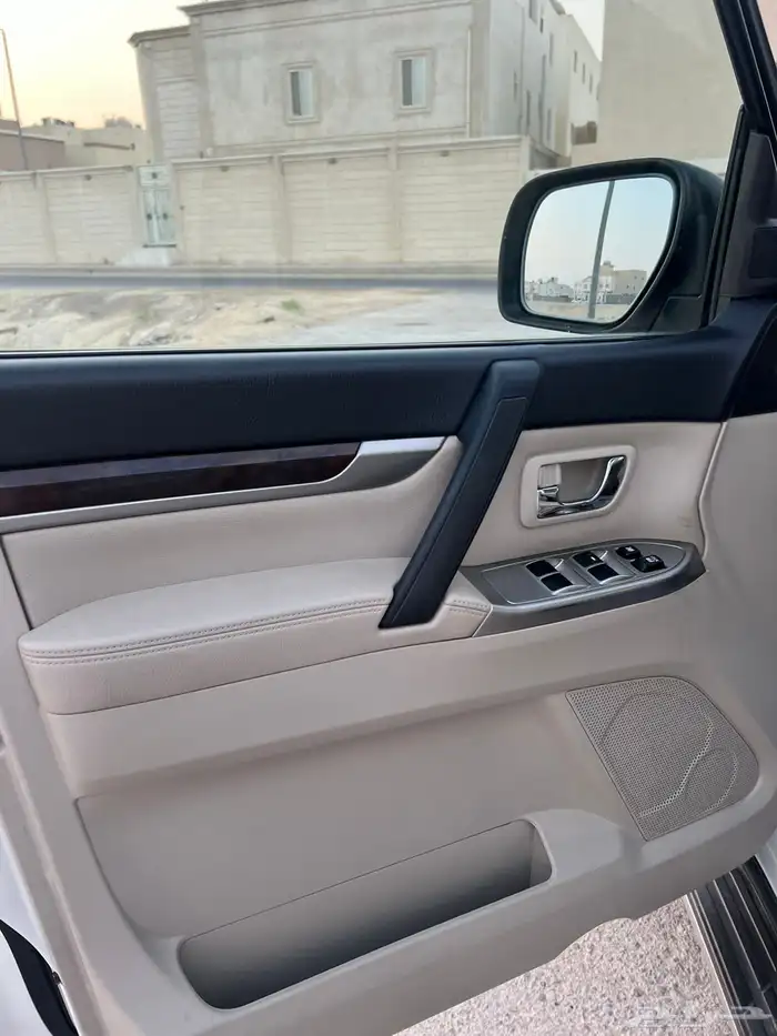 جيب ميتسوبيشي باجيرو 23