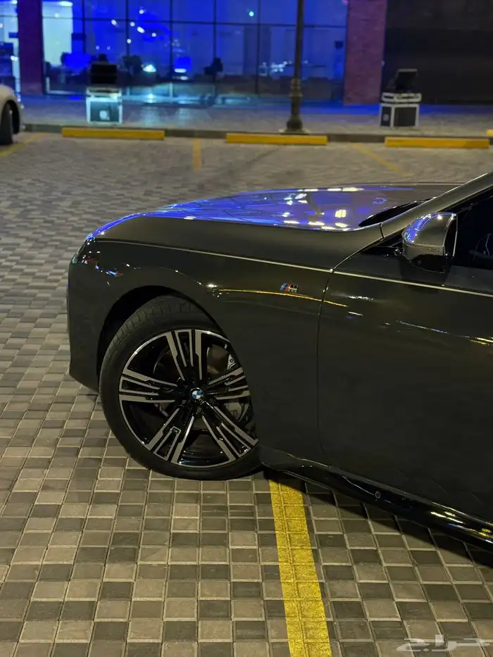 لونين وكالة BMW 740Li 2024 ناغي 15