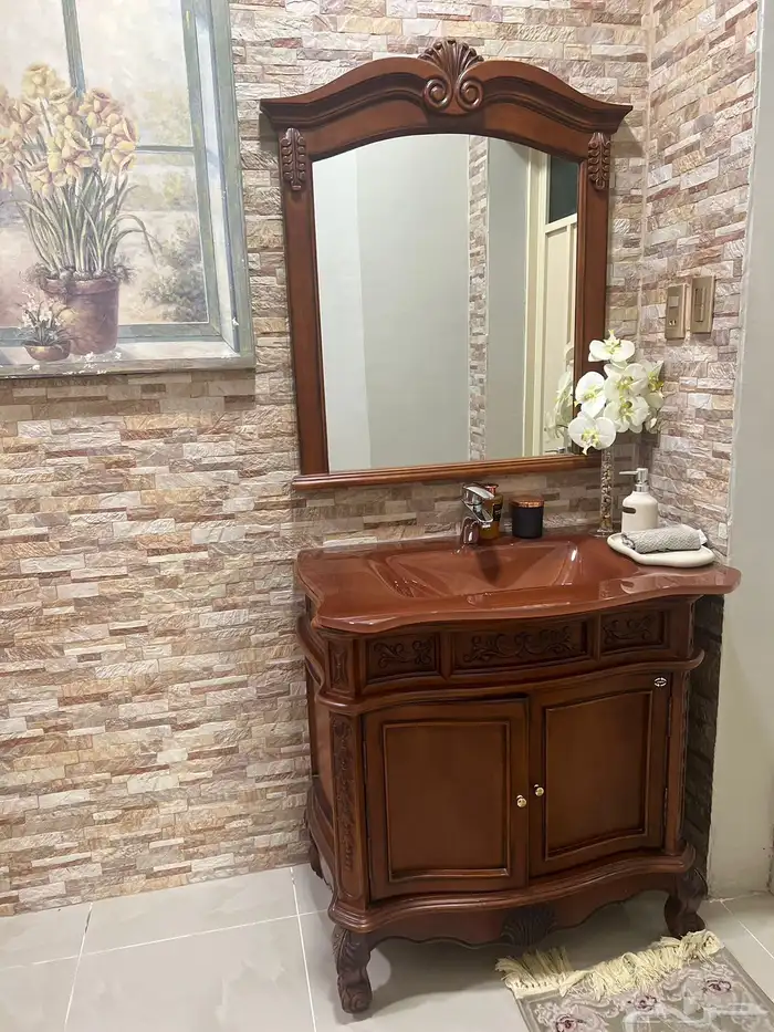 للبيع مغسله شبه جديده وطاولات مجلس فخمه 0