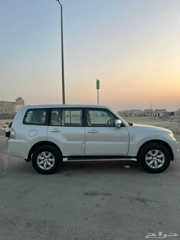 جيب ميتسوبيشي باجيرو 5