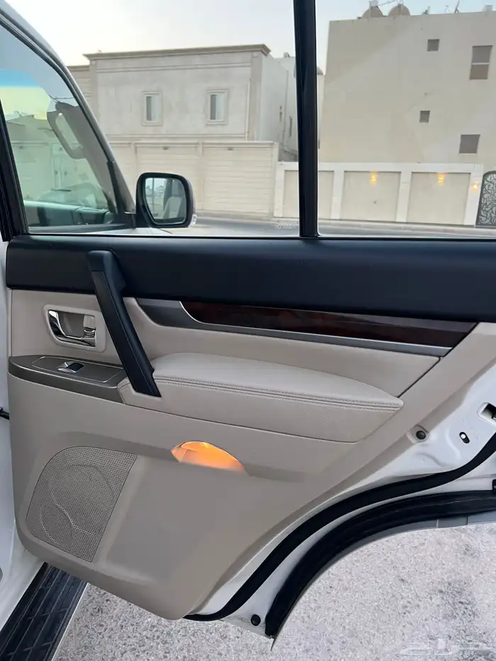 جيب ميتسوبيشي باجيرو 13