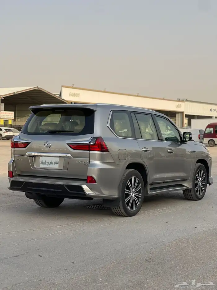 لكزس LX. 570 2016 3