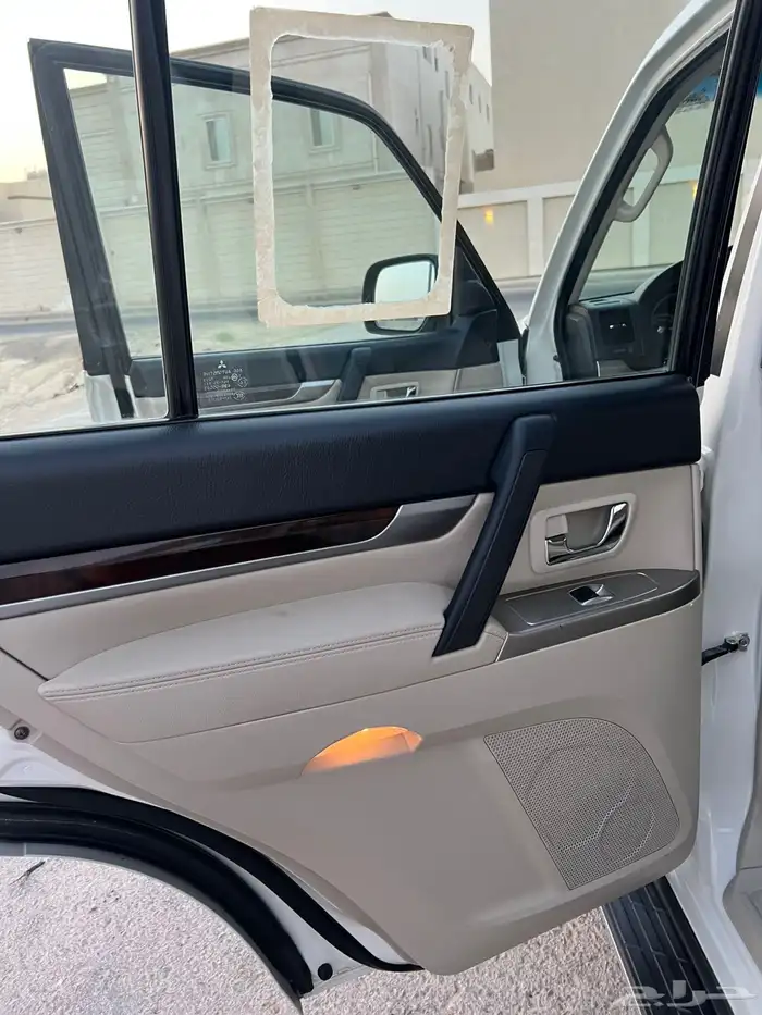 جيب ميتسوبيشي باجيرو 7