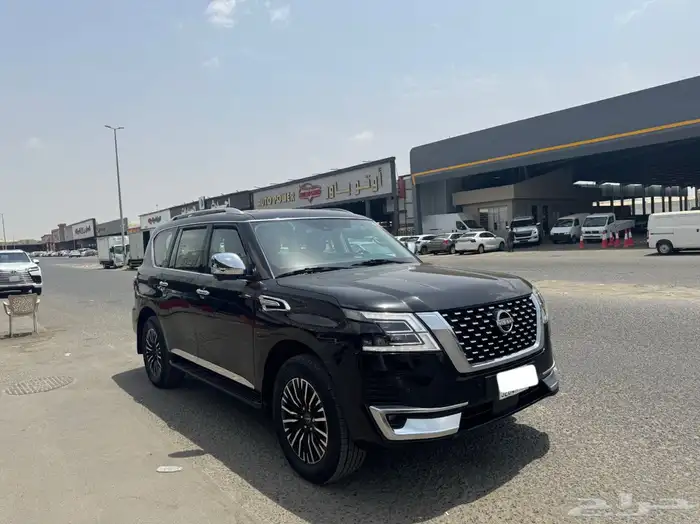 نيسان باترول 2023 بلاتينيوم فل كامل 1