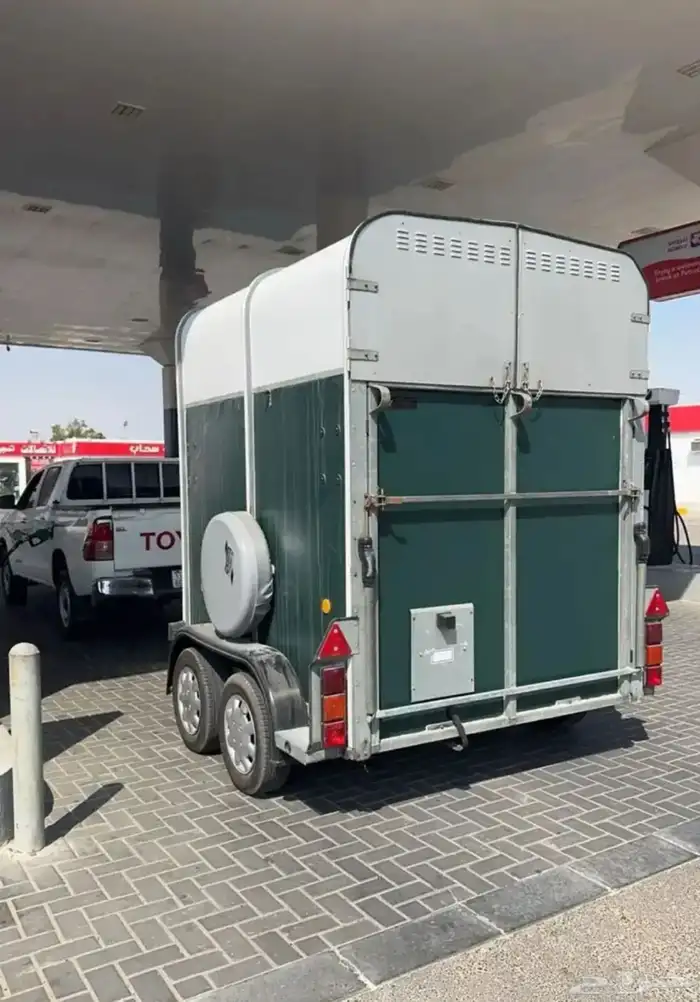 عربه لنقل الخيل 0