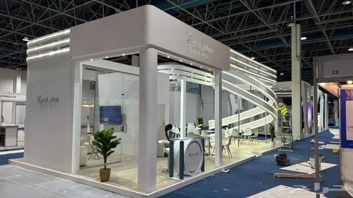 بوثات تصنيع بوقت سريع وفن في العمل 4