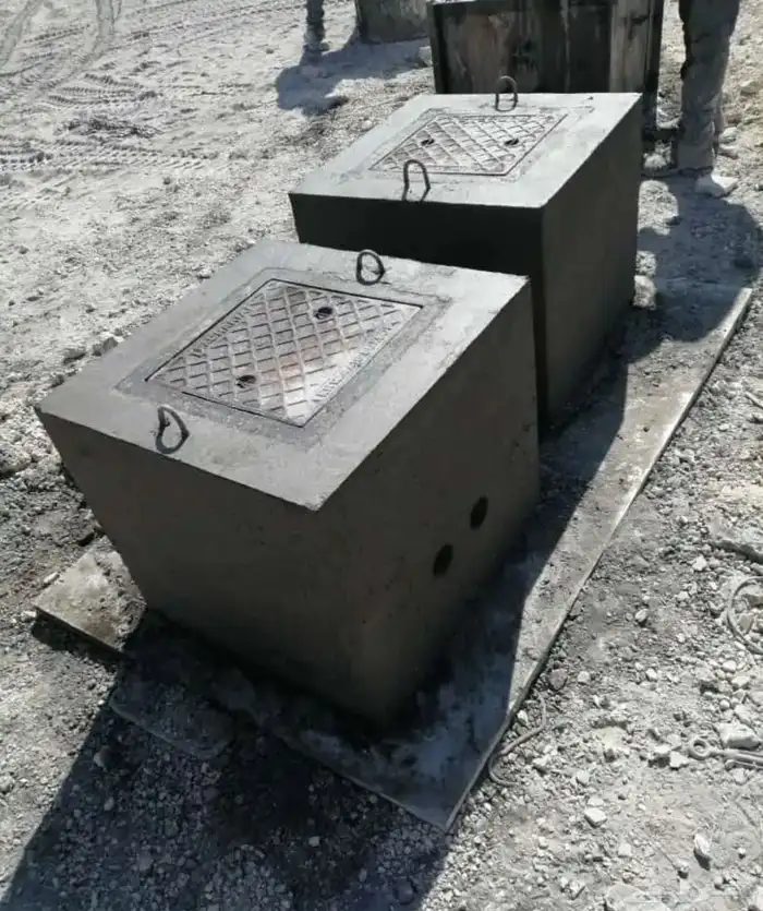 حواجز خرسانية ومناهيل وقواعدأنارة 14