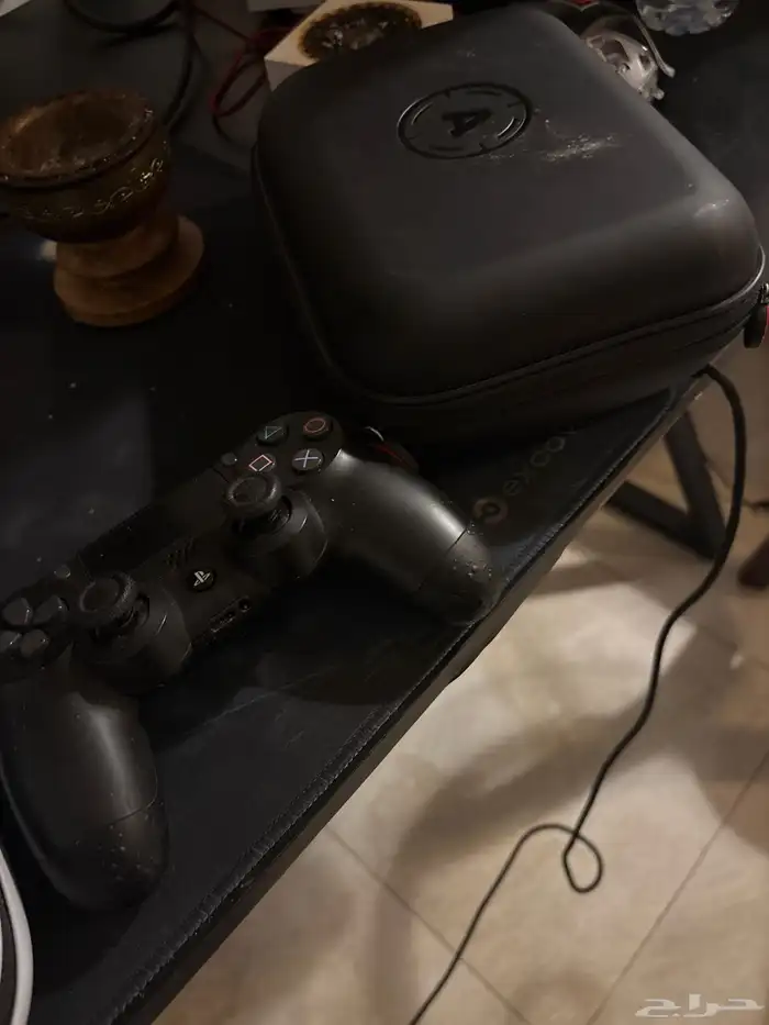 للبيع كنترولار احترافيه فايف معاها كل أغراضها والشاحن وكلشي 3