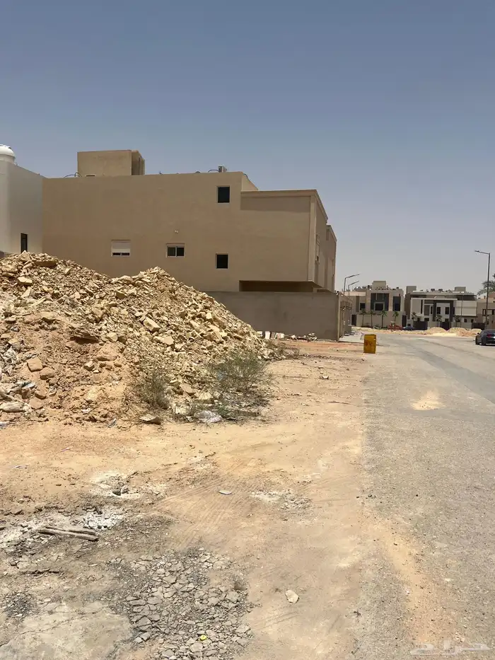 للبيع ارض 325 متر في الملقا 0