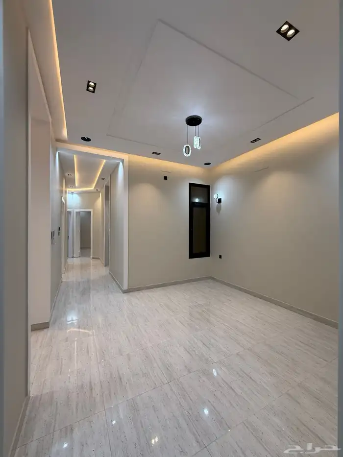 للبيع شقق ارضيه بحوش بدرة الموسى شرق الخميس 9