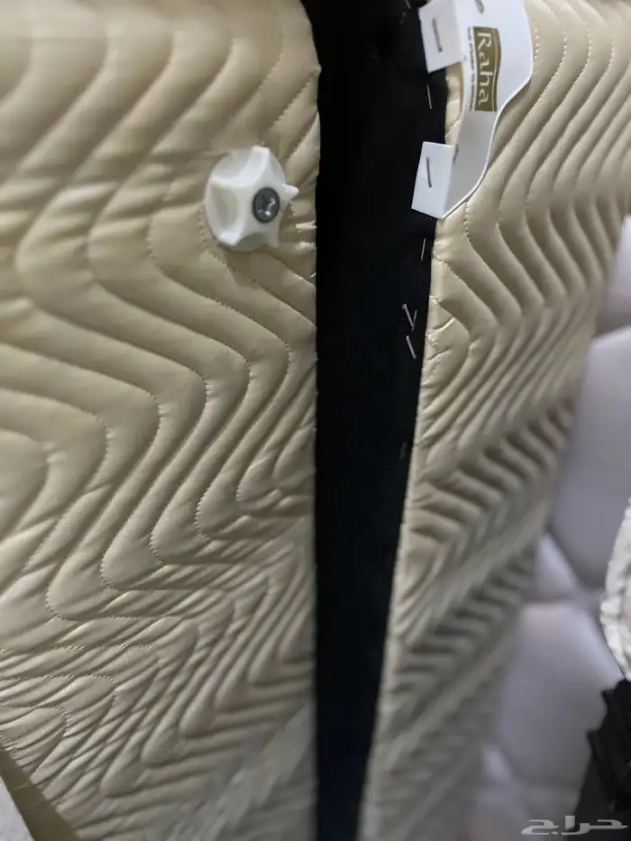 كنب نظيف 4ونص في 3ومكتب ومرتبه سرير نفرين وسرير 2 ثنين 4